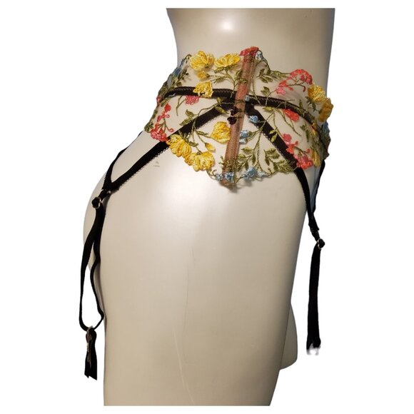 Victoria's Secret Dream Angels Floral Embroidered Garter Belt Size Medium Large - Picture 2 of 7